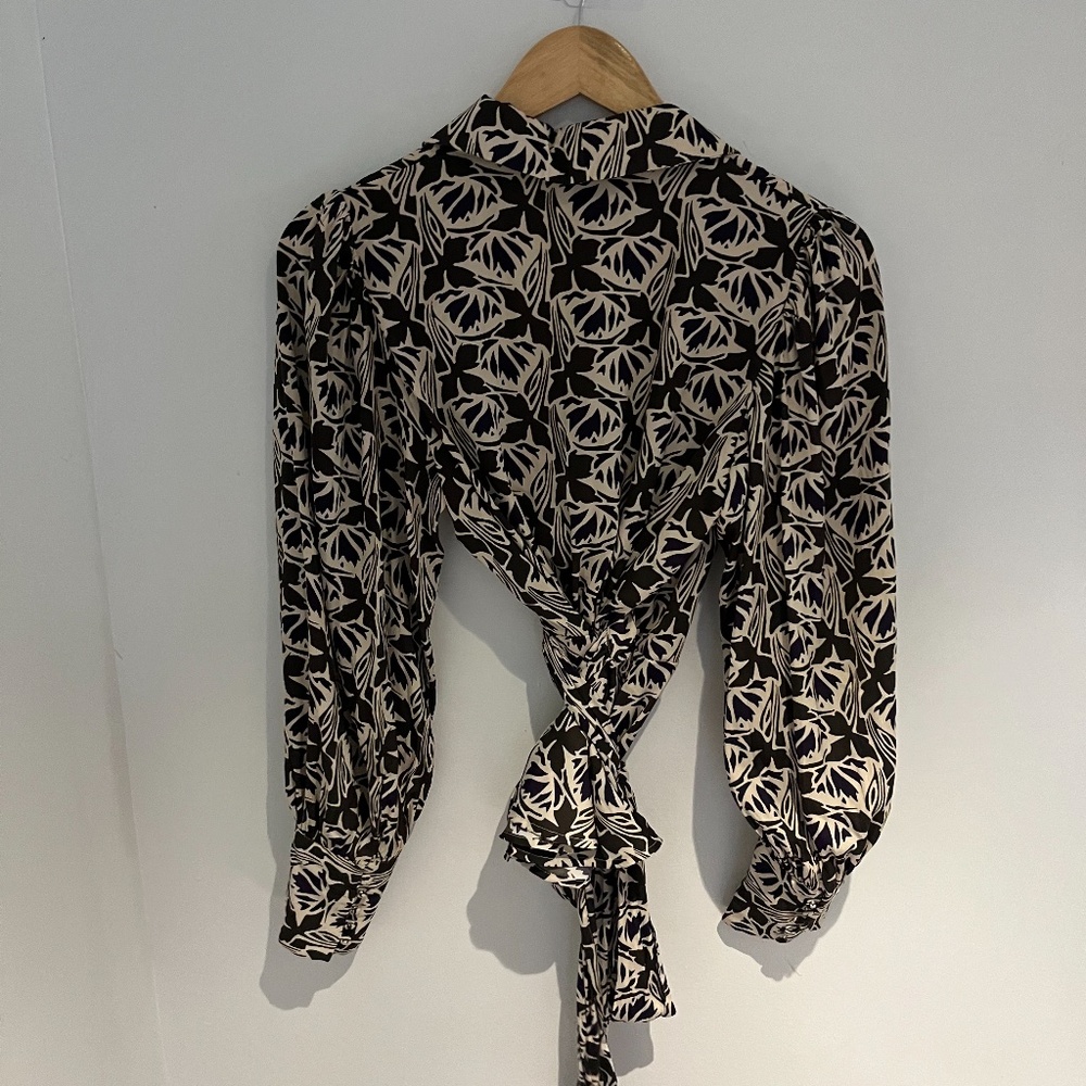Banana Republic Wrap Top Size Small - Picture 11 of 15
